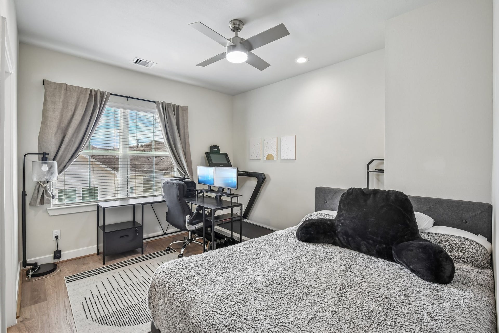 6314 Chelsea Falls Lane, Houston, TX 77008 Second bedroom located on the third floor