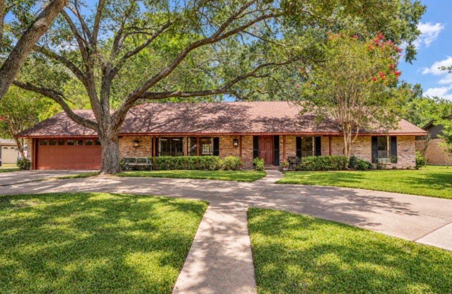 Property photo for 3403 Nottingham Street, Pearland, TX