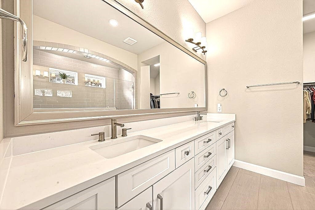 10010 Starry Night Lane, Manvel, TX 77578 Ample counter and storage in refreshing SPA feel primary en suite