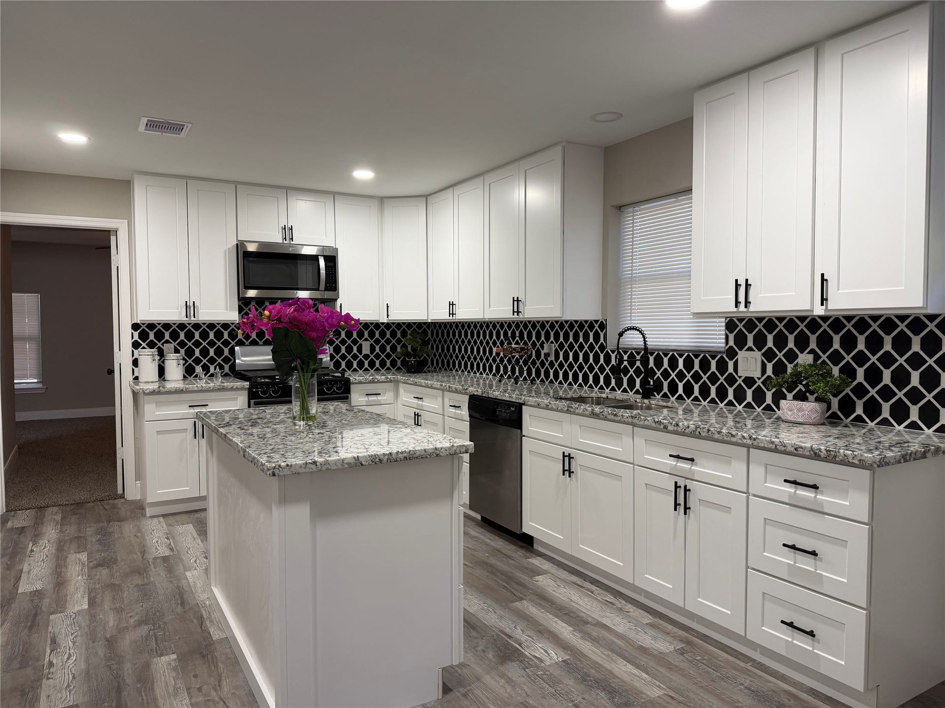 220 Austin St, Angleton, TX 77515 220 Austin St, Angleton, TX 77515