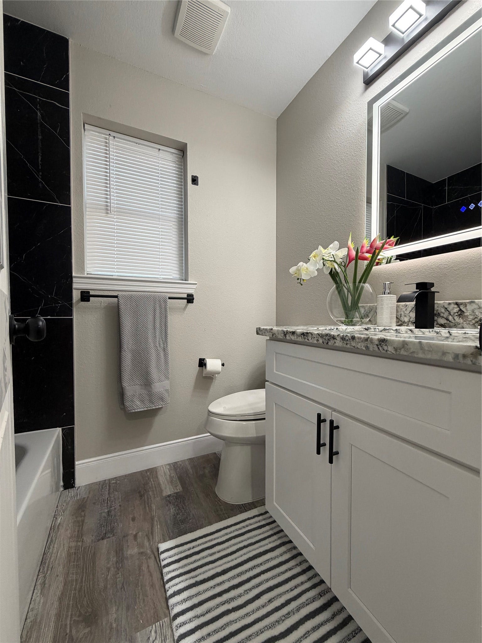 220 Austin St, Angleton, TX 77515 220 Austin St, Angleton, TX 77515