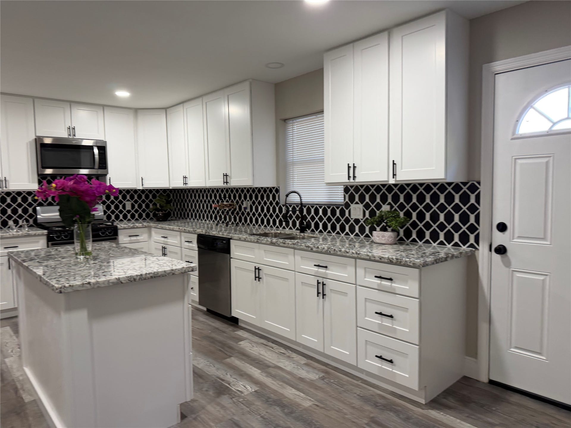 220 Austin St, Angleton, TX 77515 220 Austin St, Angleton, TX 77515