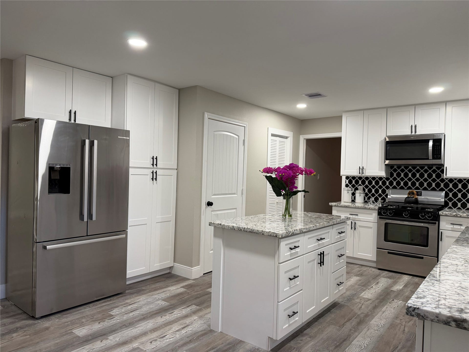 220 Austin St, Angleton, TX 77515 220 Austin St, Angleton, TX 77515