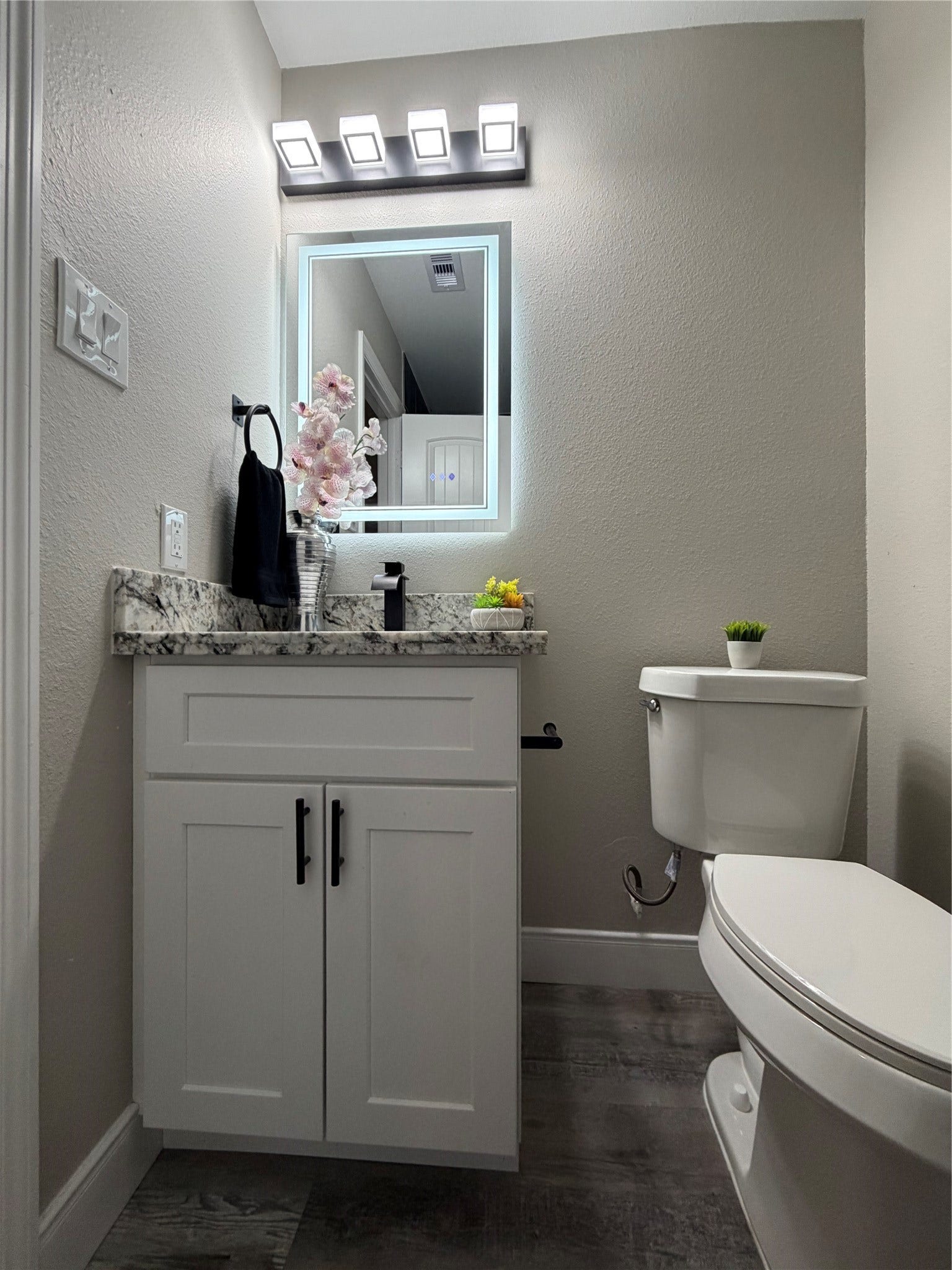 220 Austin St, Angleton, TX 77515 220 Austin St, Angleton, TX 77515