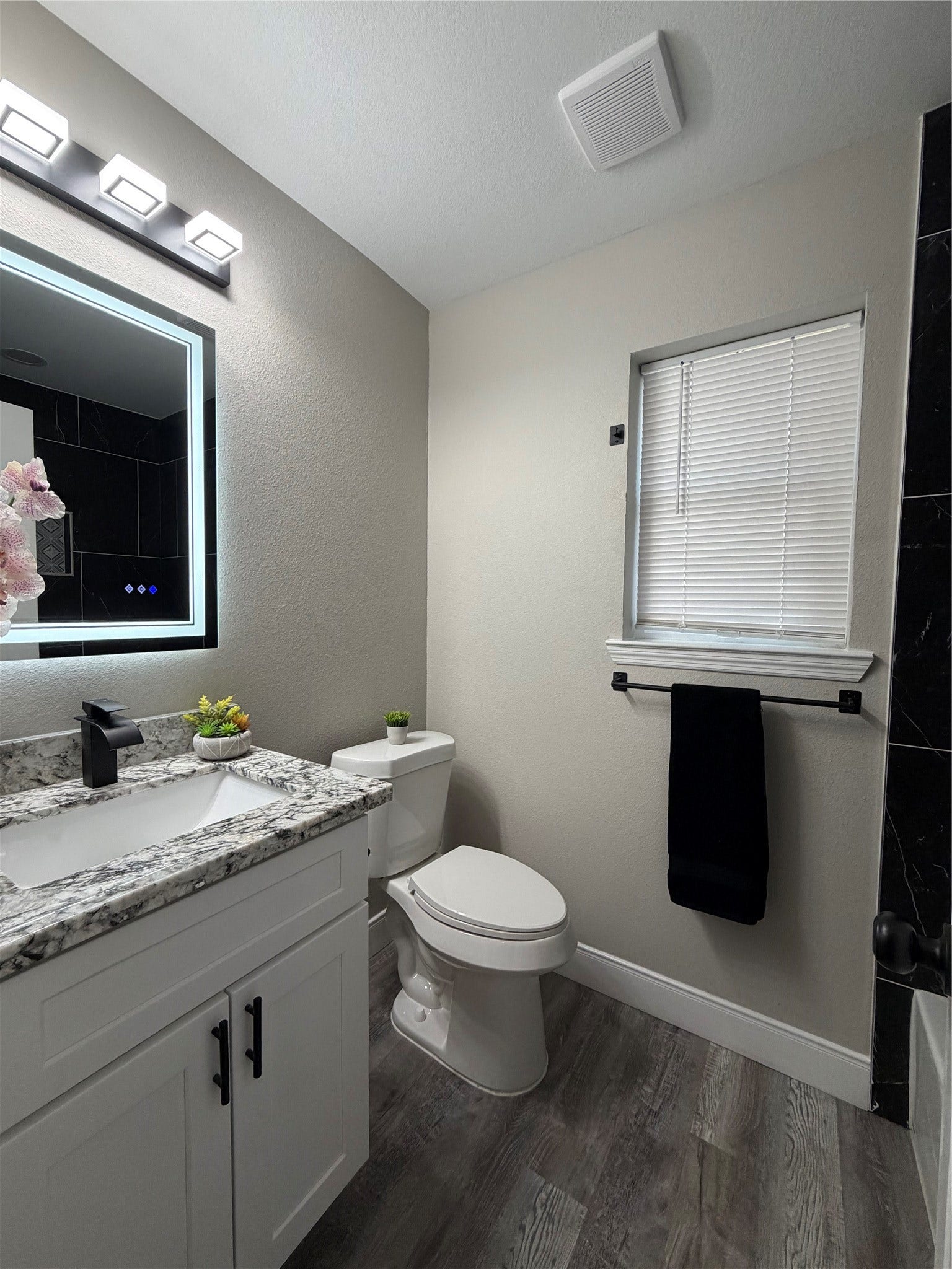 220 Austin St, Angleton, TX 77515 220 Austin St, Angleton, TX 77515