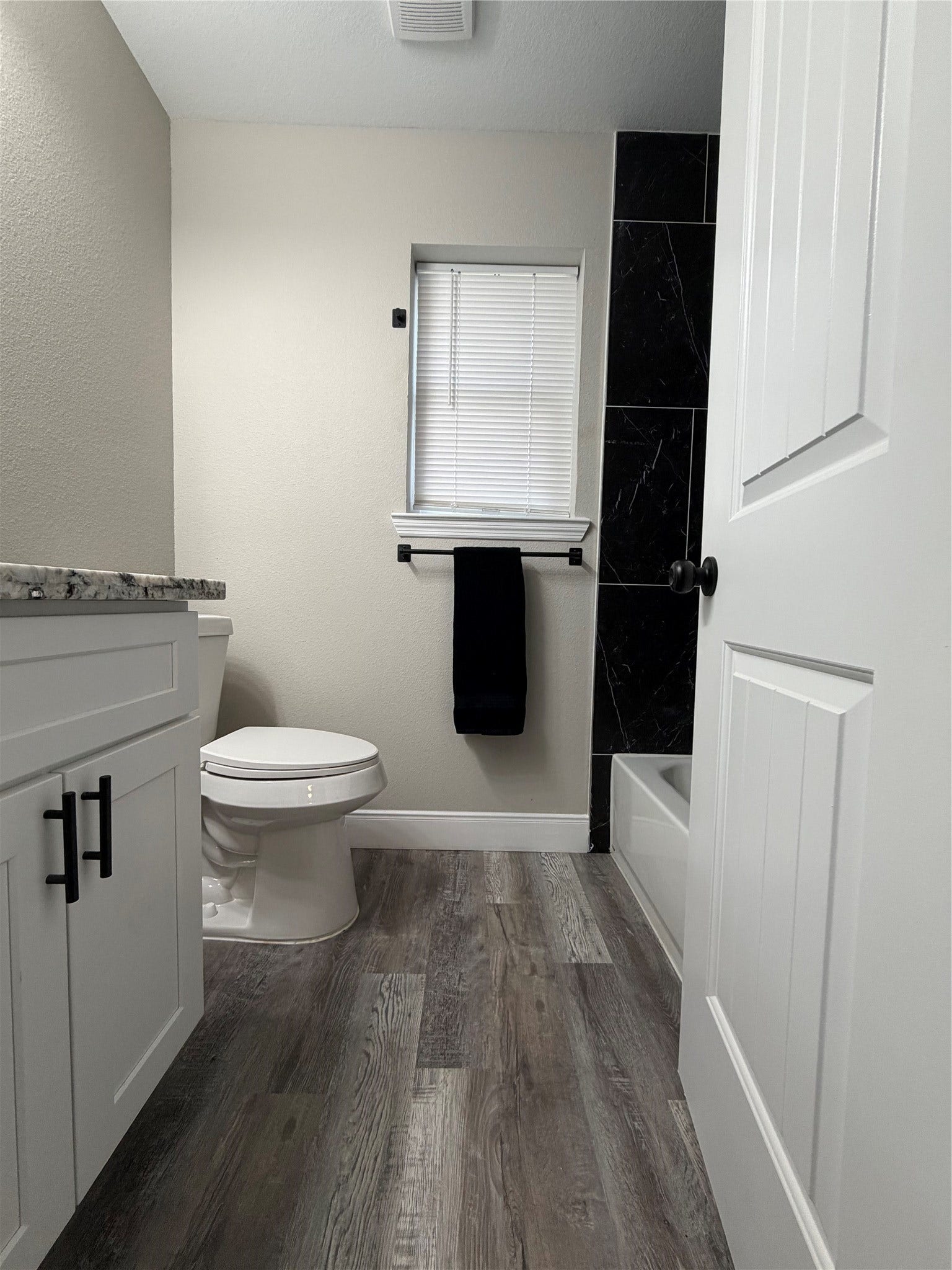 220 Austin St, Angleton, TX 77515 220 Austin St, Angleton, TX 77515
