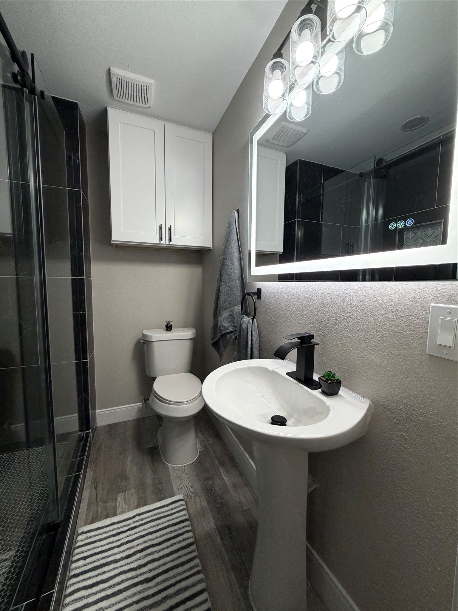 220 Austin St, Angleton, TX 77515 220 Austin St, Angleton, TX 77515