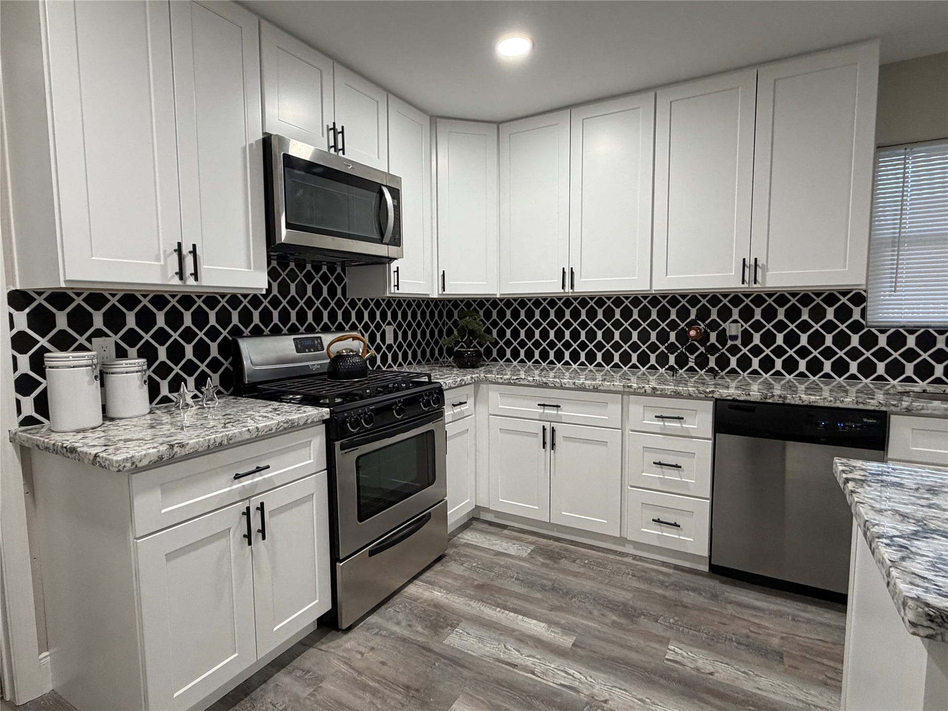 220 Austin St, Angleton, TX 77515 220 Austin St, Angleton, TX 77515