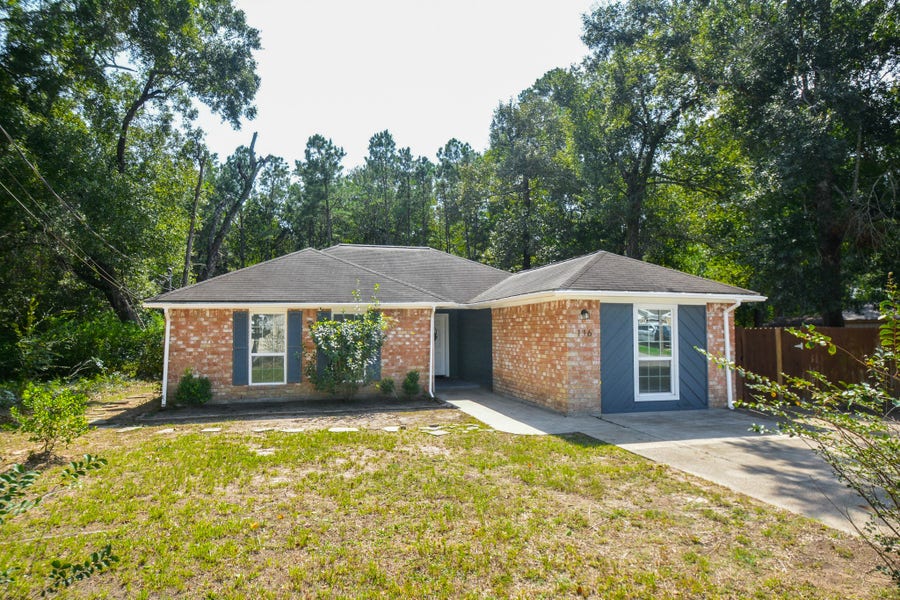 Property photo for 116 Oakmont Drive, Conroe, TX