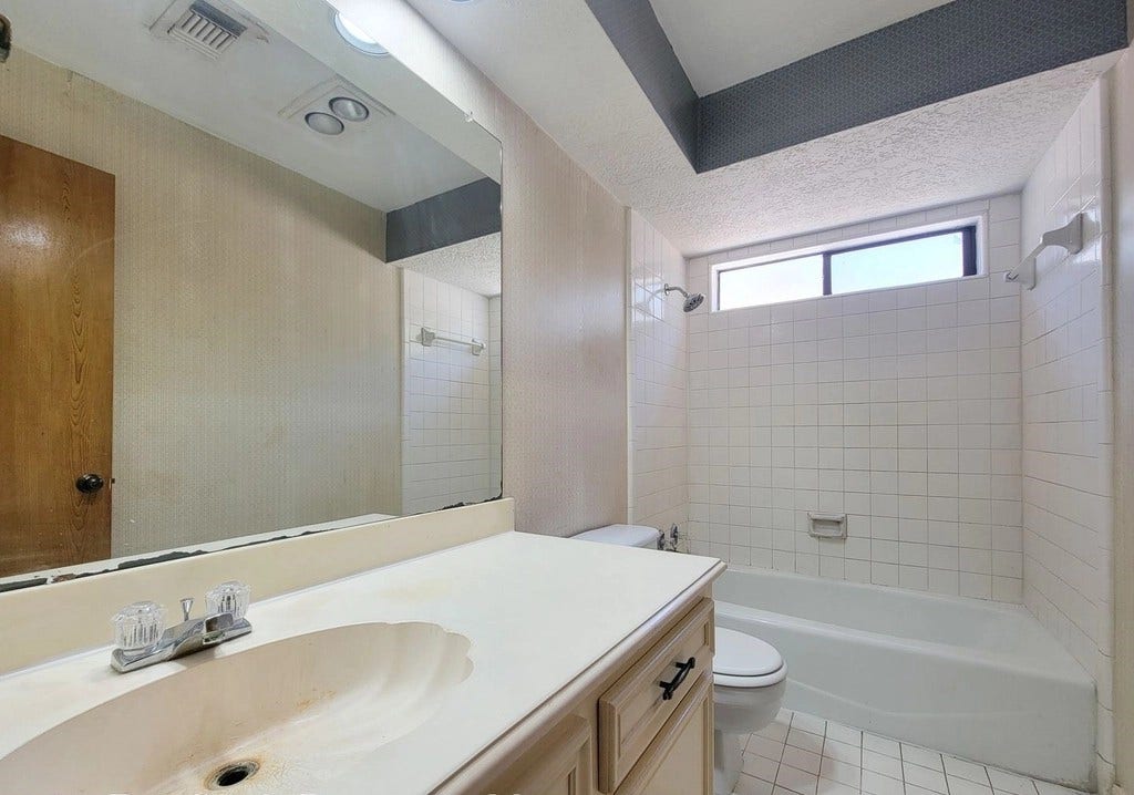 2810 Thorne Creek Lane, Houston, TX 77073 2810 Thorne Creek Lane, Houston, TX 77073