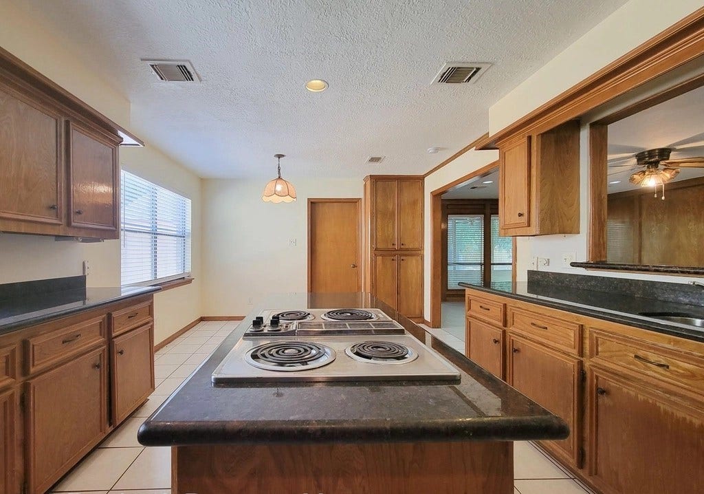 2810 Thorne Creek Lane, Houston, TX 77073 2810 Thorne Creek Lane, Houston, TX 77073