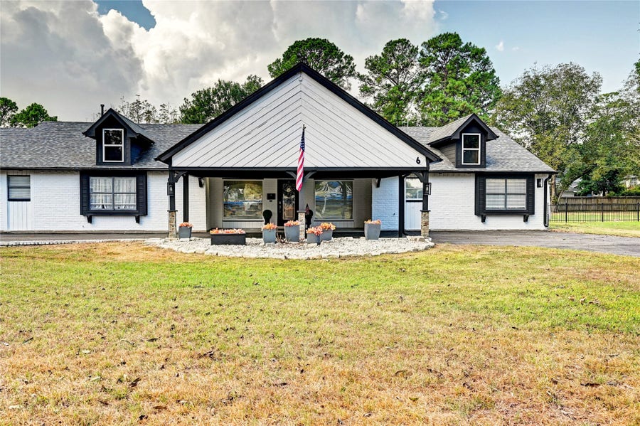 Property photo for 6 Oak Hollow Circle, Cypress, TX