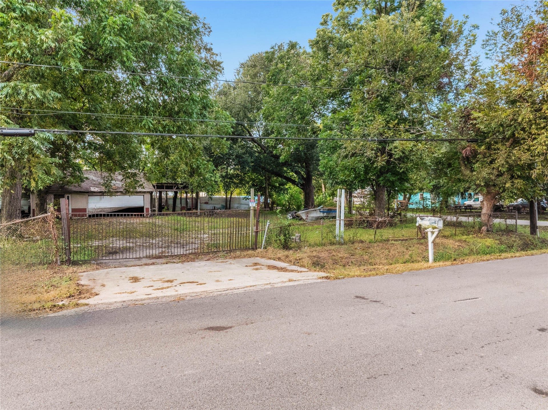 2102 Charles Road, Houston, TX 77093