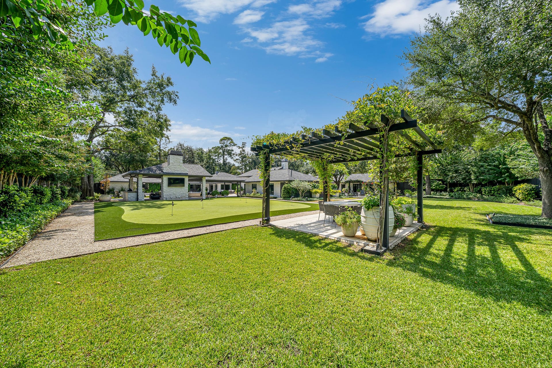 Beautifully integrated into the lush landscape, it offers a resort-style setting to practice, play, and the game at home.