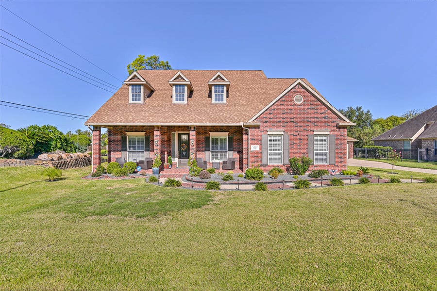 Property photo for 1621 Pine Crest Drive, Pearland, TX
