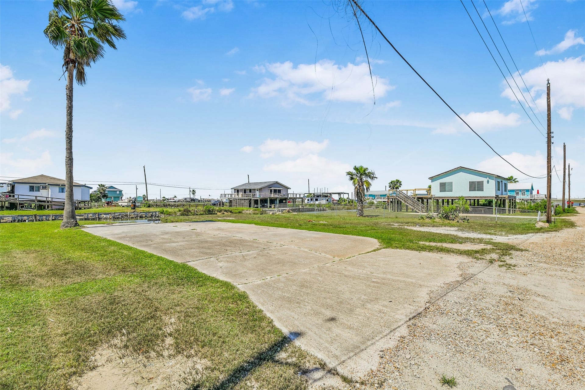 7022 E Hunter Drive, Hitchcock, TX 77563 7022 E Hunter Drive, Hitchcock, TX 77563