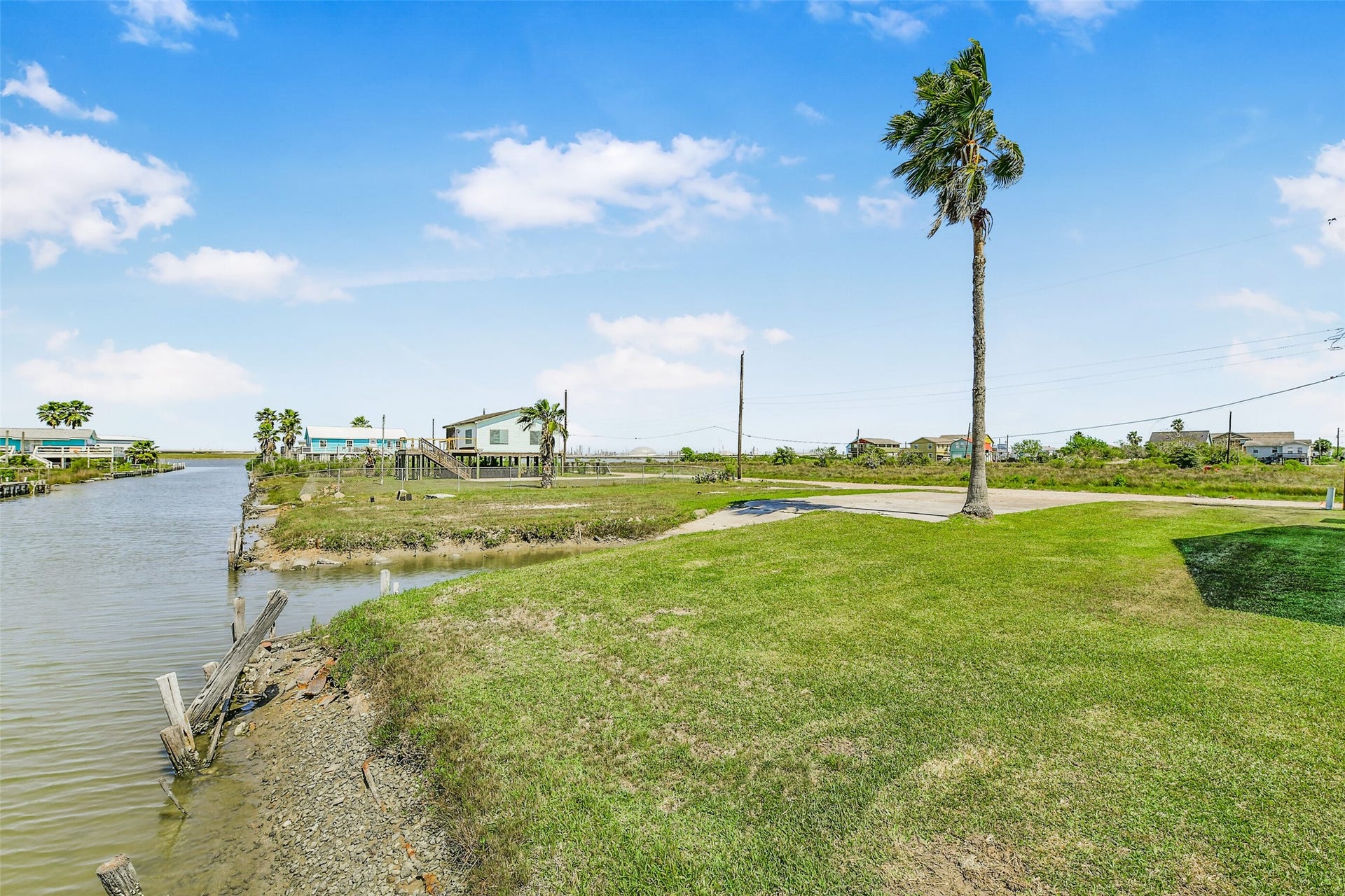 7022 E Hunter Drive, Hitchcock, TX 77563 7022 E Hunter Drive, Hitchcock, TX 77563