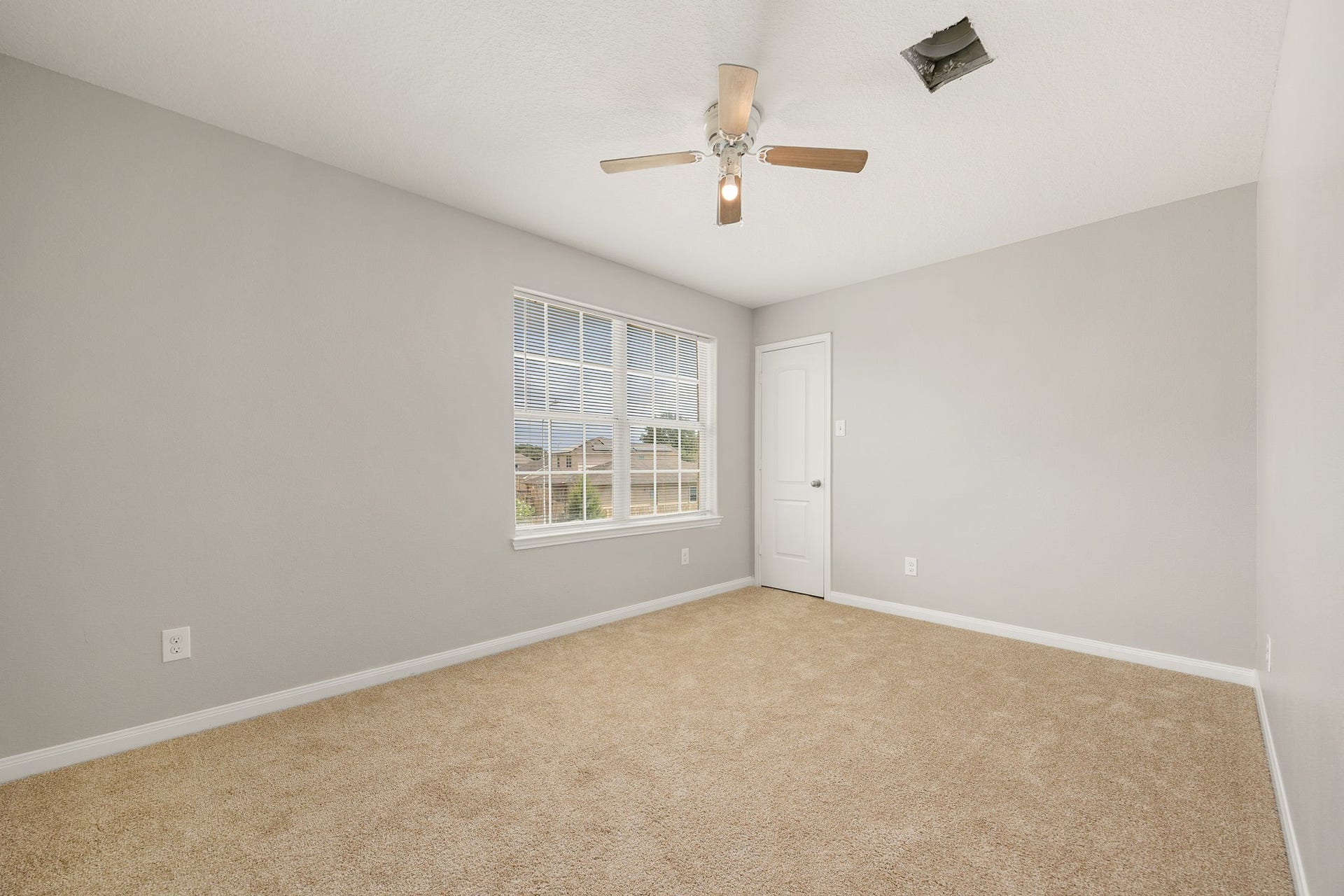 17247 Osprey Forest Drive, Hockley, TX 77447