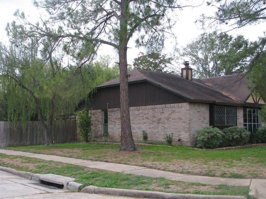 13303 Bassford Drive, Houston, TX 77083 front yard