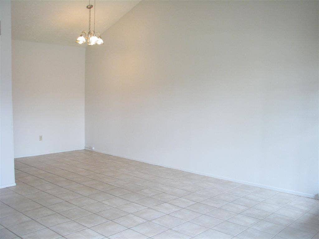 13303 Bassford Drive, Houston, TX 77083 living room