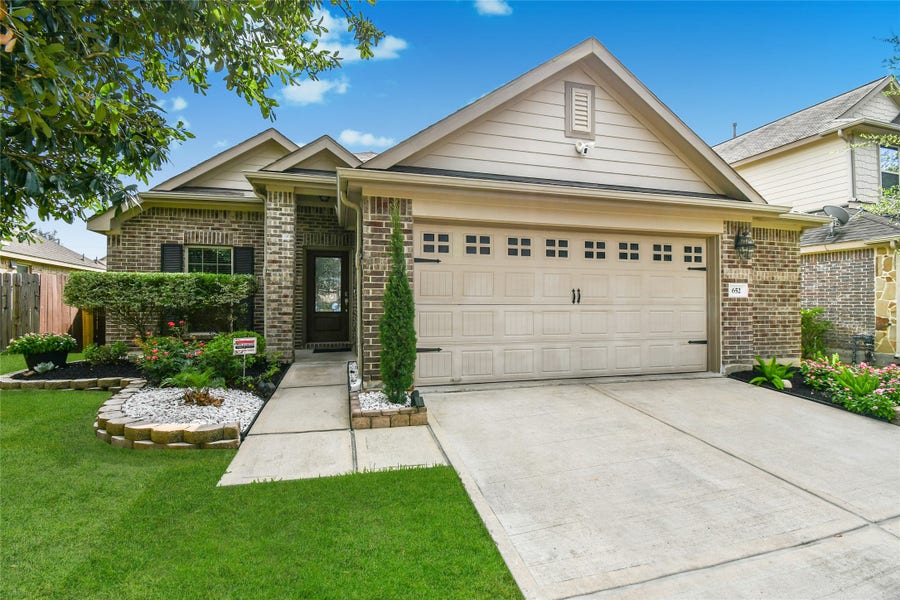 Property photo for 652 Maple Point Drive E, Conroe, TX