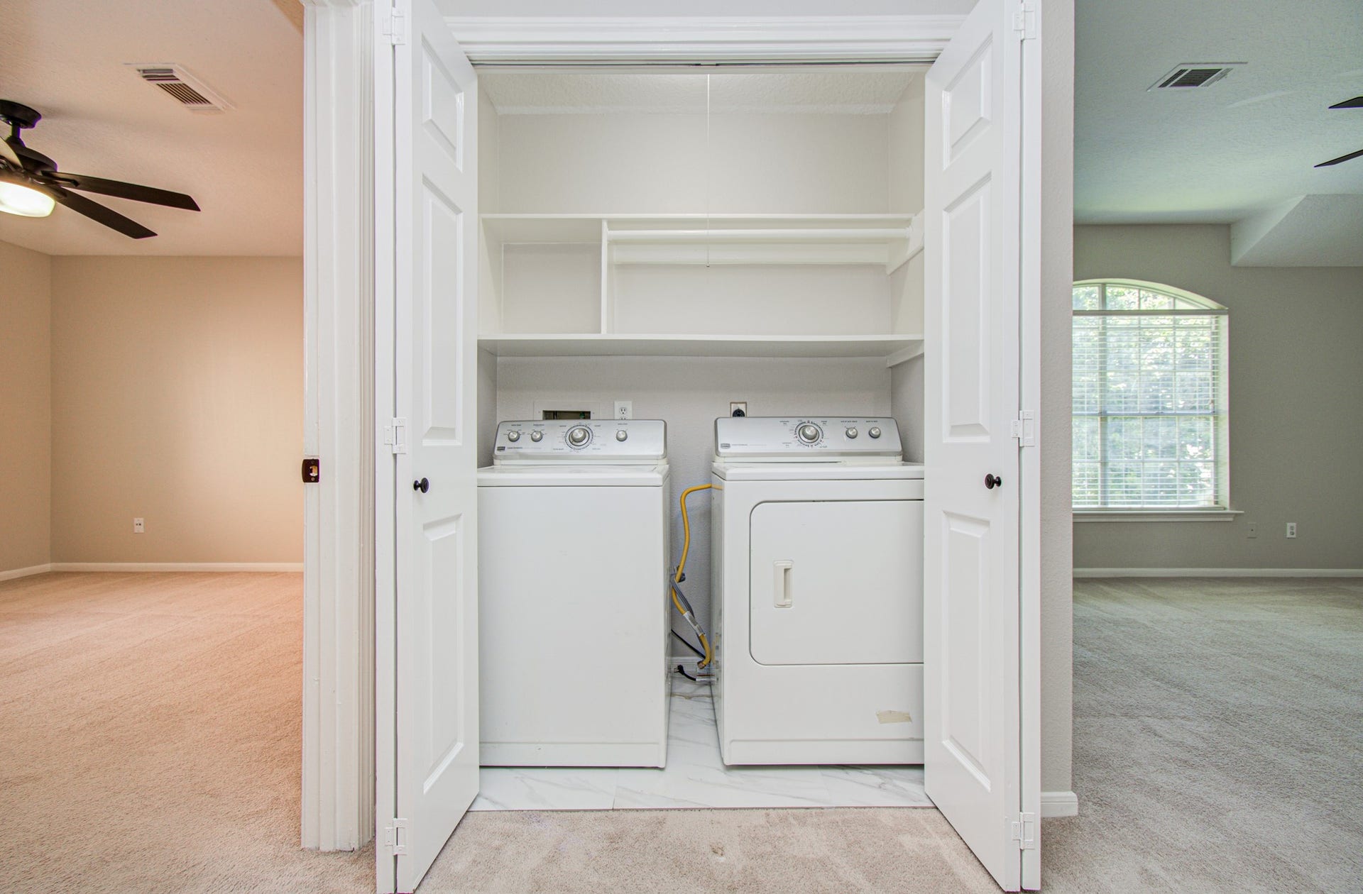 2934 Plantation Wood Lane, Missouri City, TX 77459 Laundry area with washer and dryer