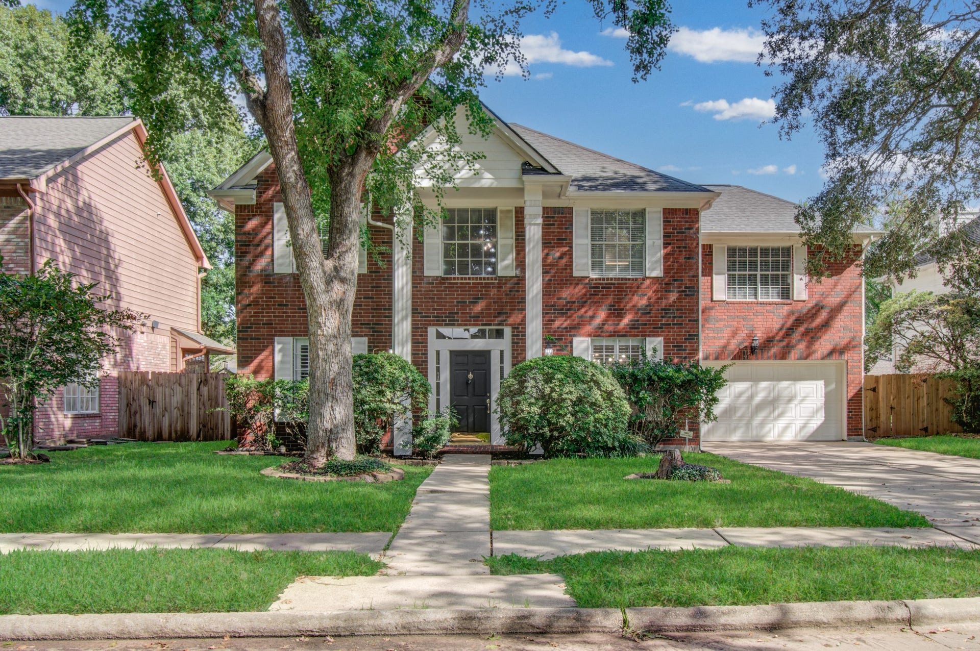 2934 Plantation Wood Lane, Missouri City, TX 77459 Beautiful exterior architecture and mature