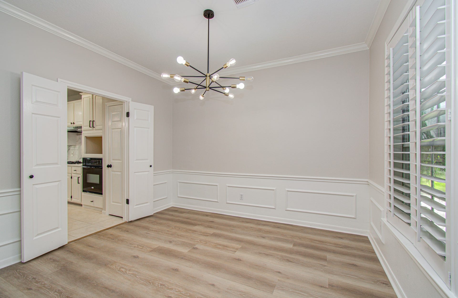 2934 Plantation Wood Lane, Missouri City, TX 77459 Formal dinning with with designer light fixtures
