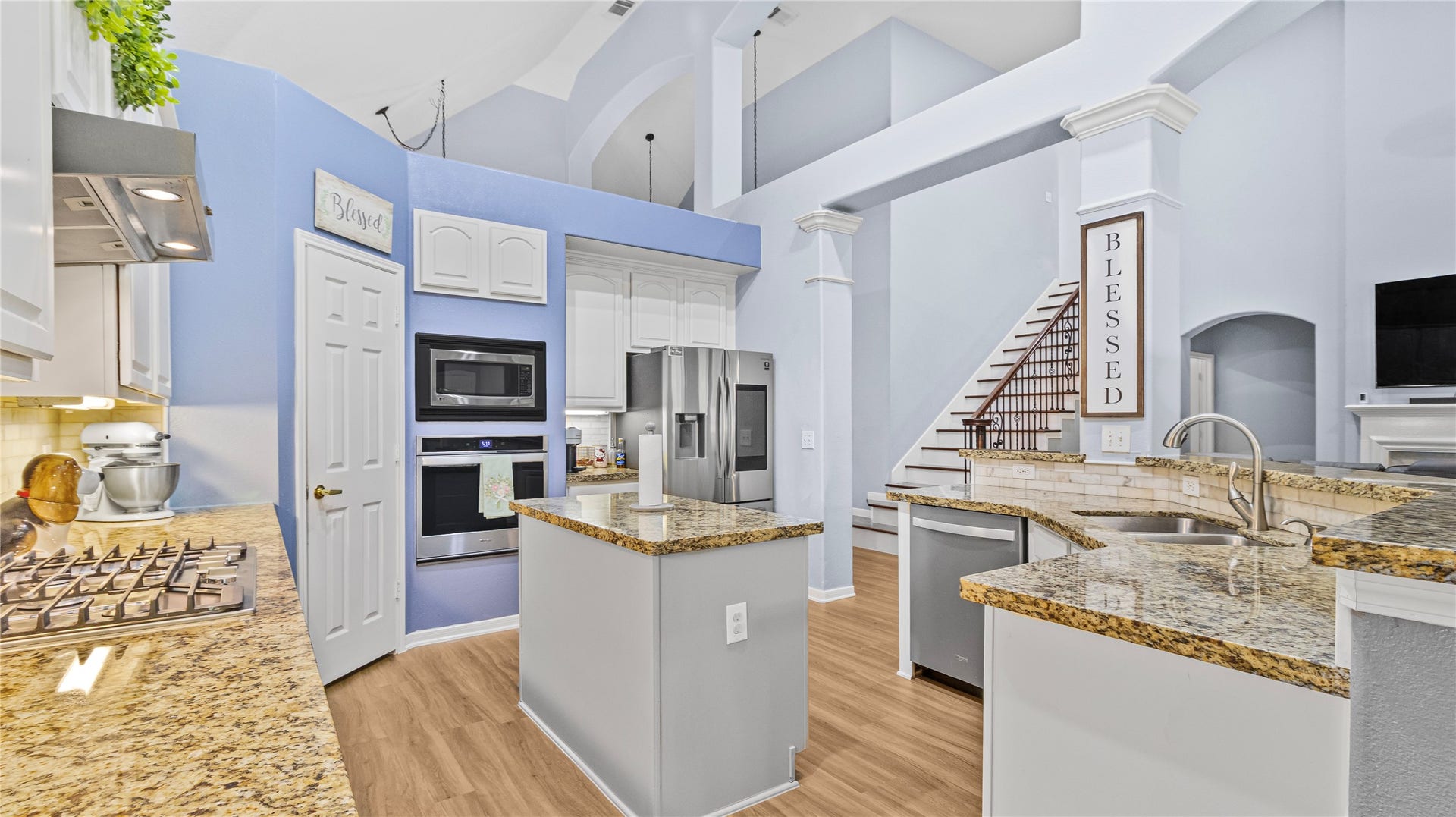 20214 Powerscourt Drive, Humble, TX 77346 This beautifully updated kitchen with generous prep space, abundant cabinetry, and an open layout perfect for entertaining!