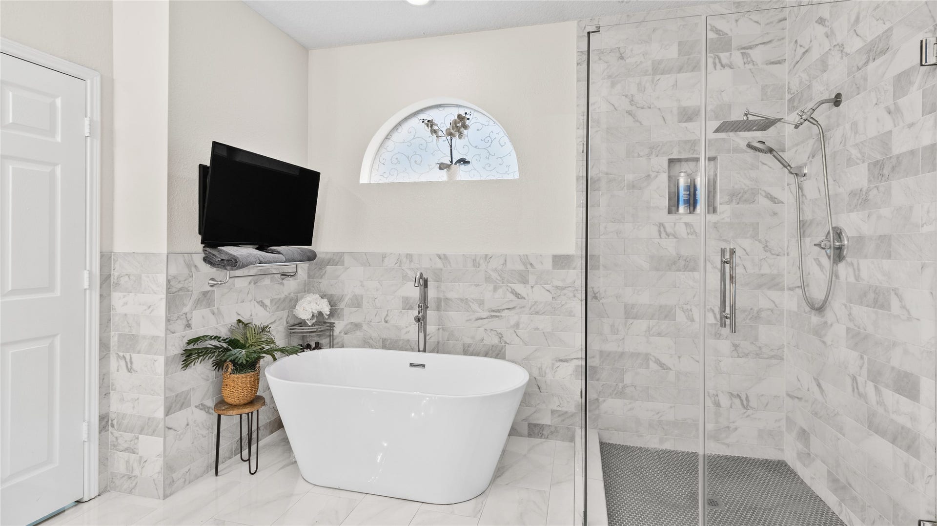 20214 Powerscourt Drive, Humble, TX 77346 Thoughtful details abound, including a mounted TV area for ultimate luxury and a signature arched window that keeps the space bright and airy.