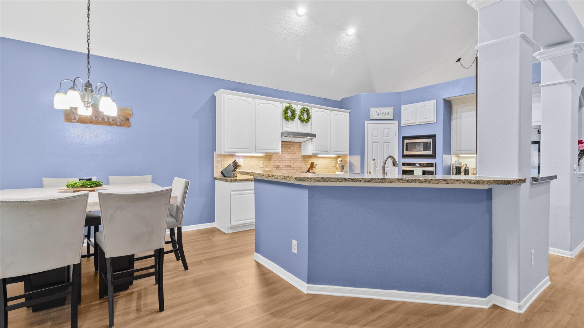 20214 Powerscourt Drive, Humble, TX 77346 The sunny breakfast nook offers a charming spot for morning coffee, overlooking the lush backyard