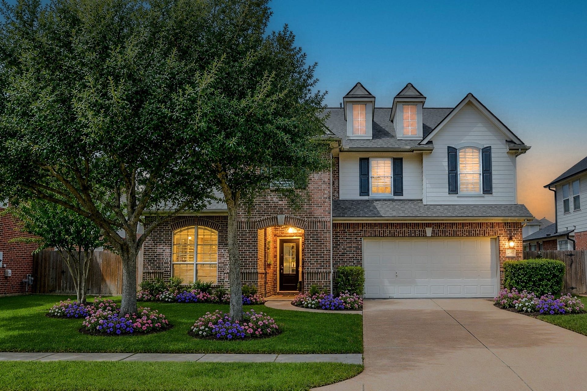 12007 Bright Landing Court, Pearland, TX 77584 Welcome home to 12007 Bright Landing Ct, situated in the sought-after master-planned community of Southern Trails in Pearland, TX! Arrive home each day to beautifully maintained, lush landscaping that creates a warm and
inviting first impression. Photo is virtually staged.