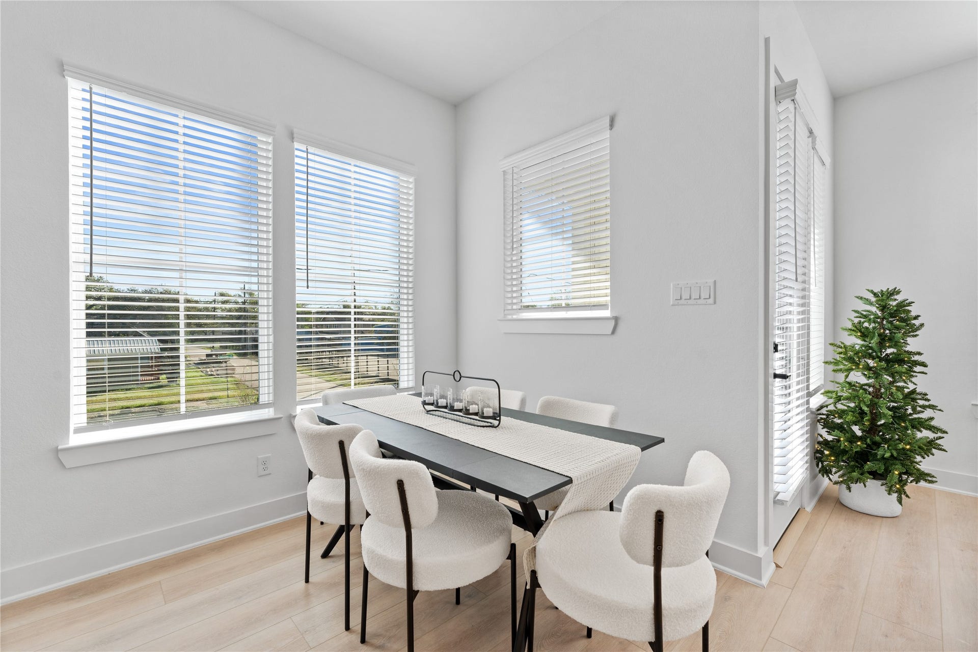 3107 Jensen Dr, #B, Houston, TX 77026 Dining room