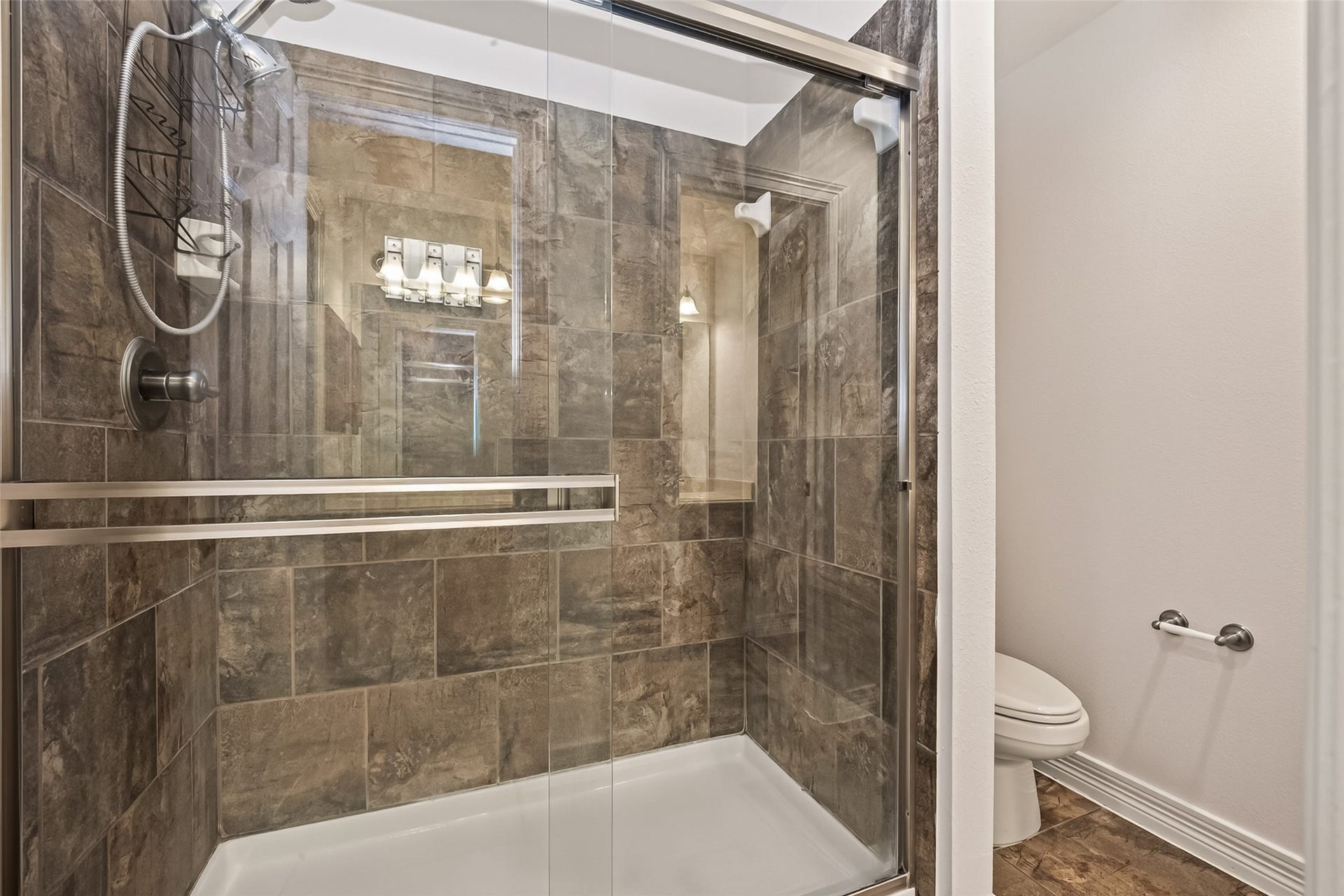 1814 Bartrum Street, Sugar Land, TX 77479 Another View of The Bathroom.