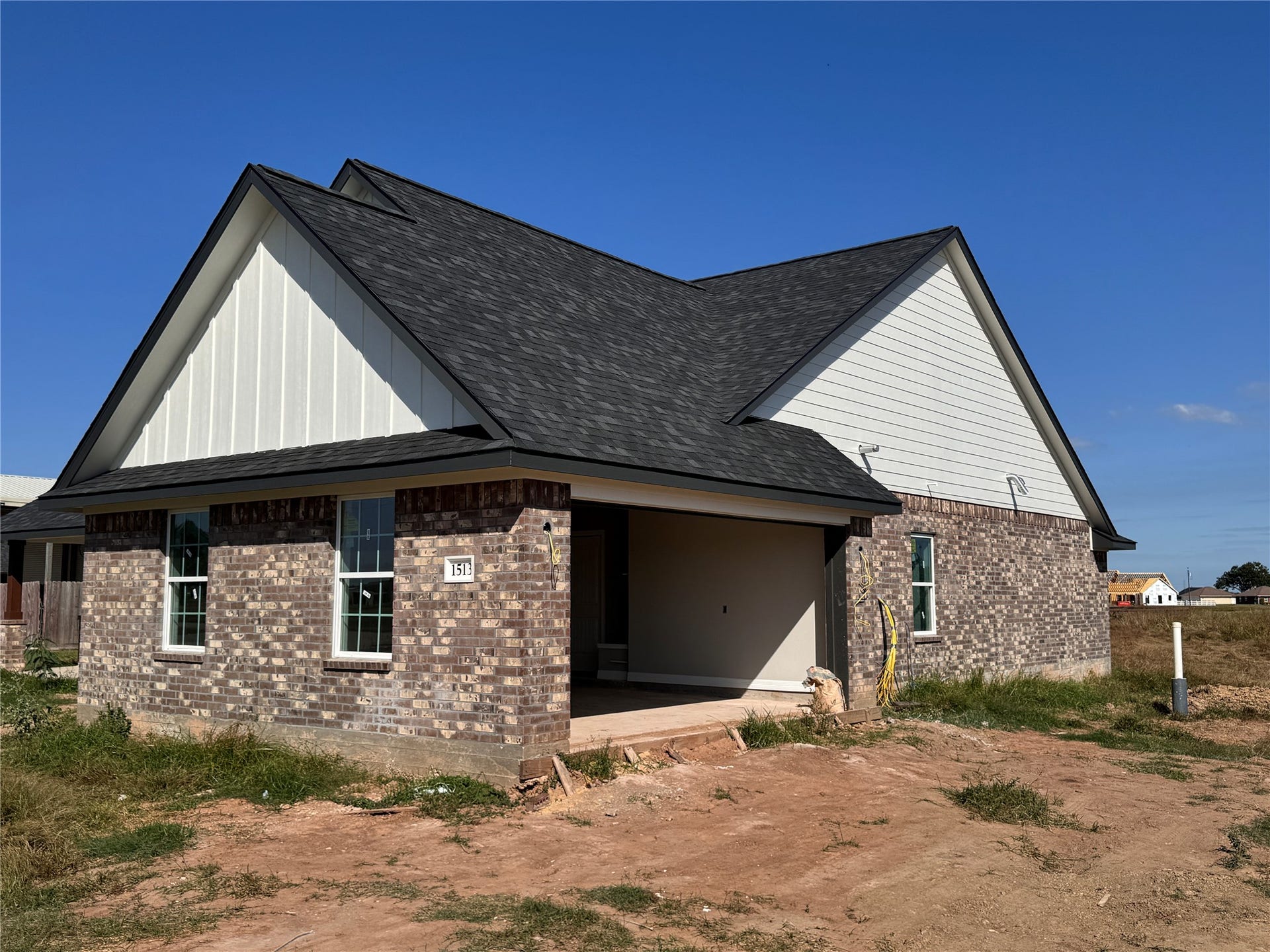 1513 Palomino Trail, Angleton, TX 77515 Front/garage