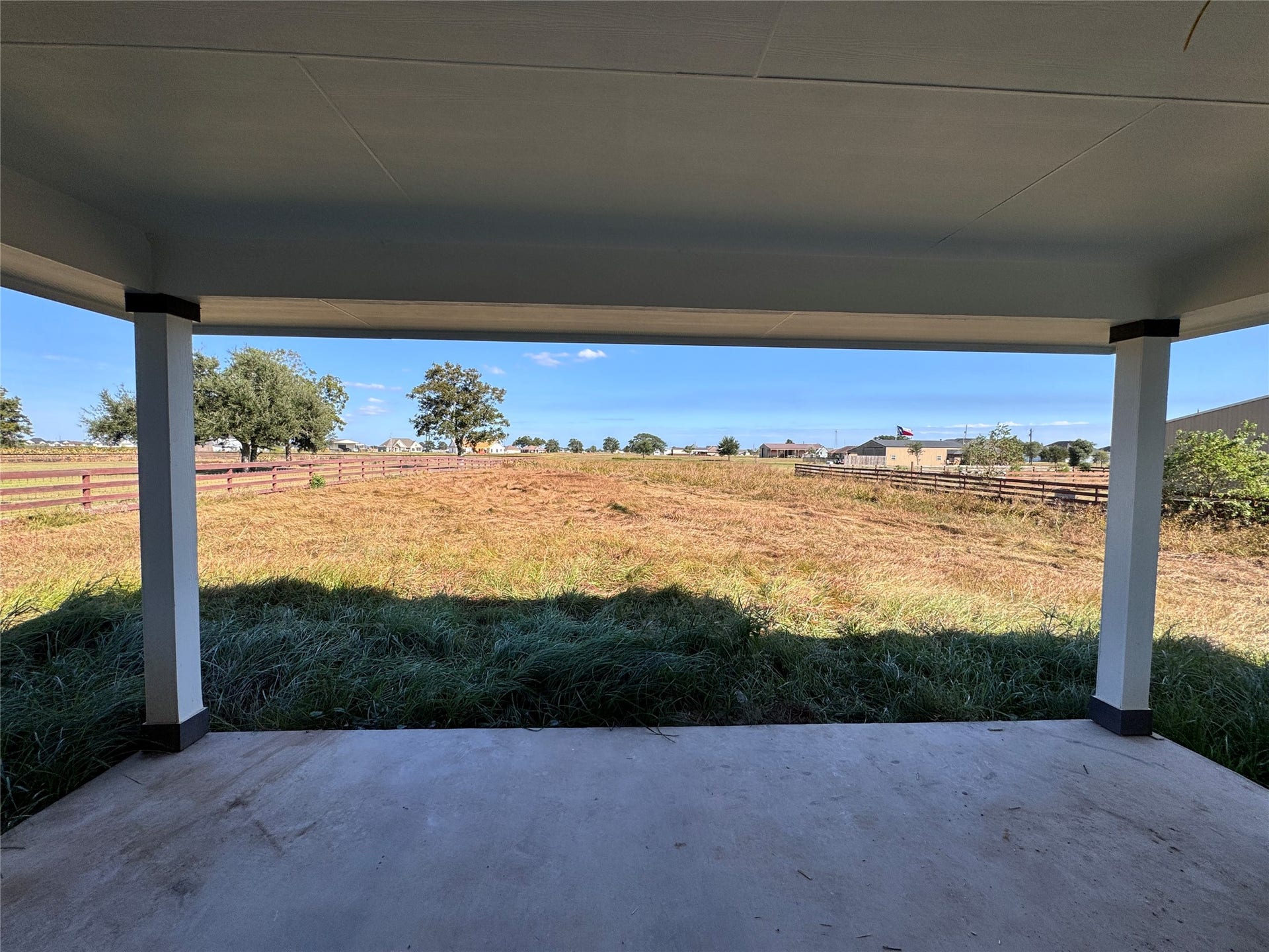 1513 Palomino Trail, Angleton, TX 77515 Back patio