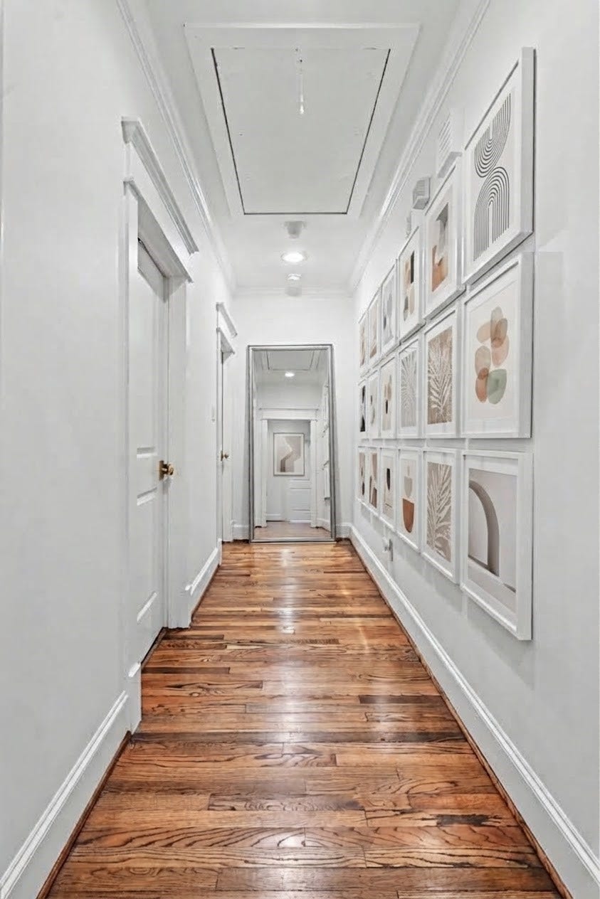 504 W 10th Street, Houston, TX 77008 Vestibule which leads to the primary bedroom. Laundry room is to the left.
