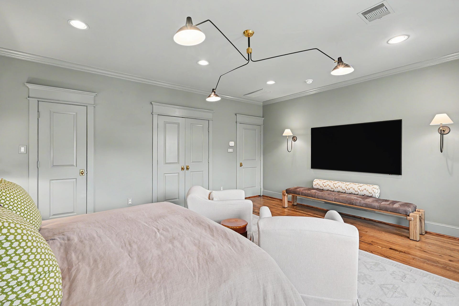 504 W 10th Street, Houston, TX 77008 Second look at this elegant primary bedroom that is a true retreat.