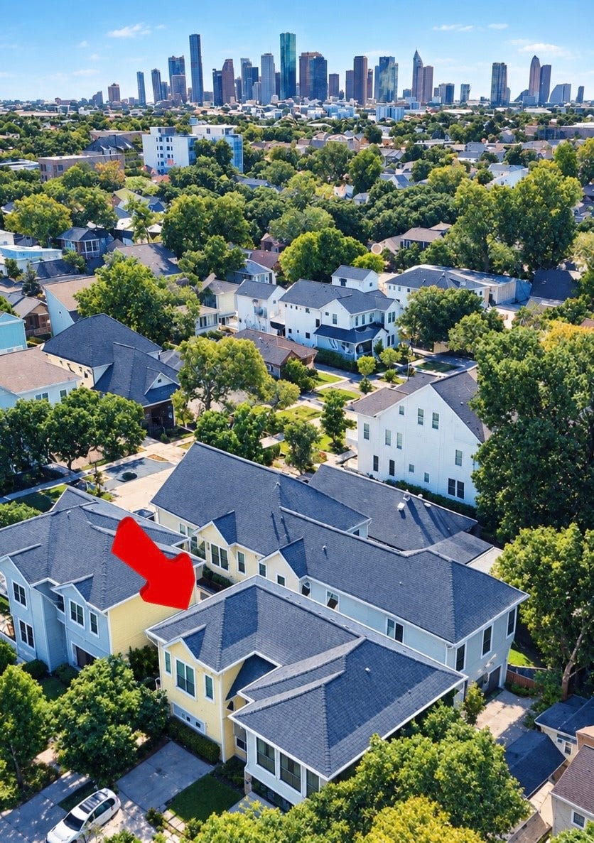 504 W 10th Street, Houston, TX 77008 Aerial view of 504 W. 10th St. looking toward downtown Houston.