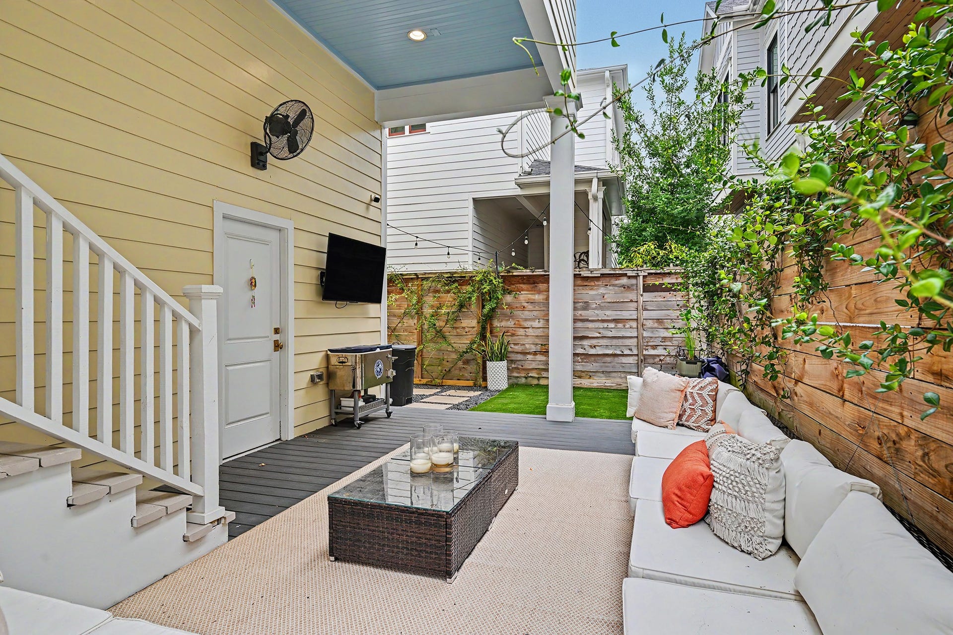 504 W 10th Street, Houston, TX 77008 Turf area beyond the deck gives you the right amount of backyard greenspace. Door goes to the two-car attached garage with epoxy flooring and 14 foot ceiling for future storage space.
