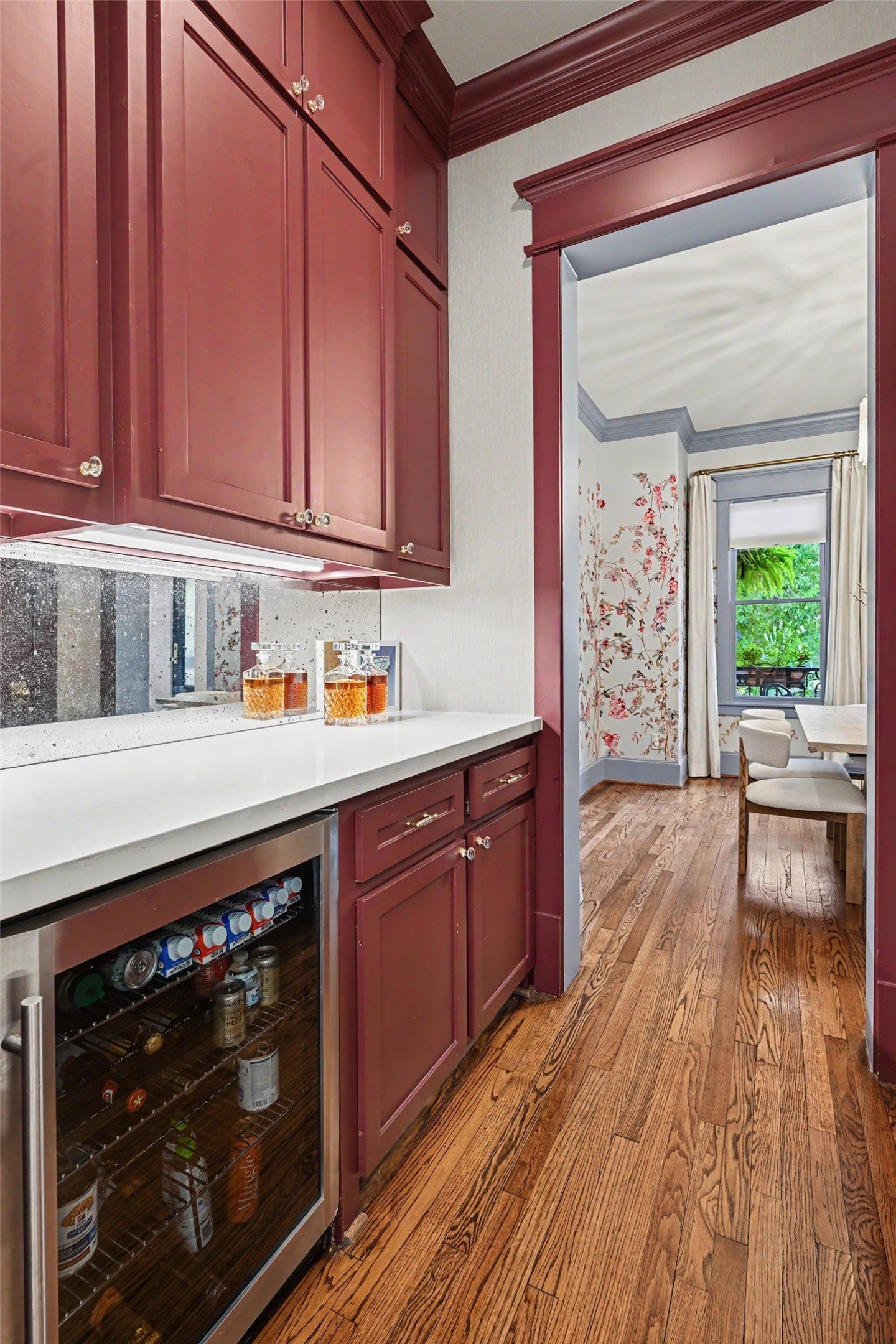 504 W 10th Street, Houston, TX 77008 Butler's pantry connects the kitchen to the dining room. Wine cooler, dry bar plus there's a walk-in pantry.