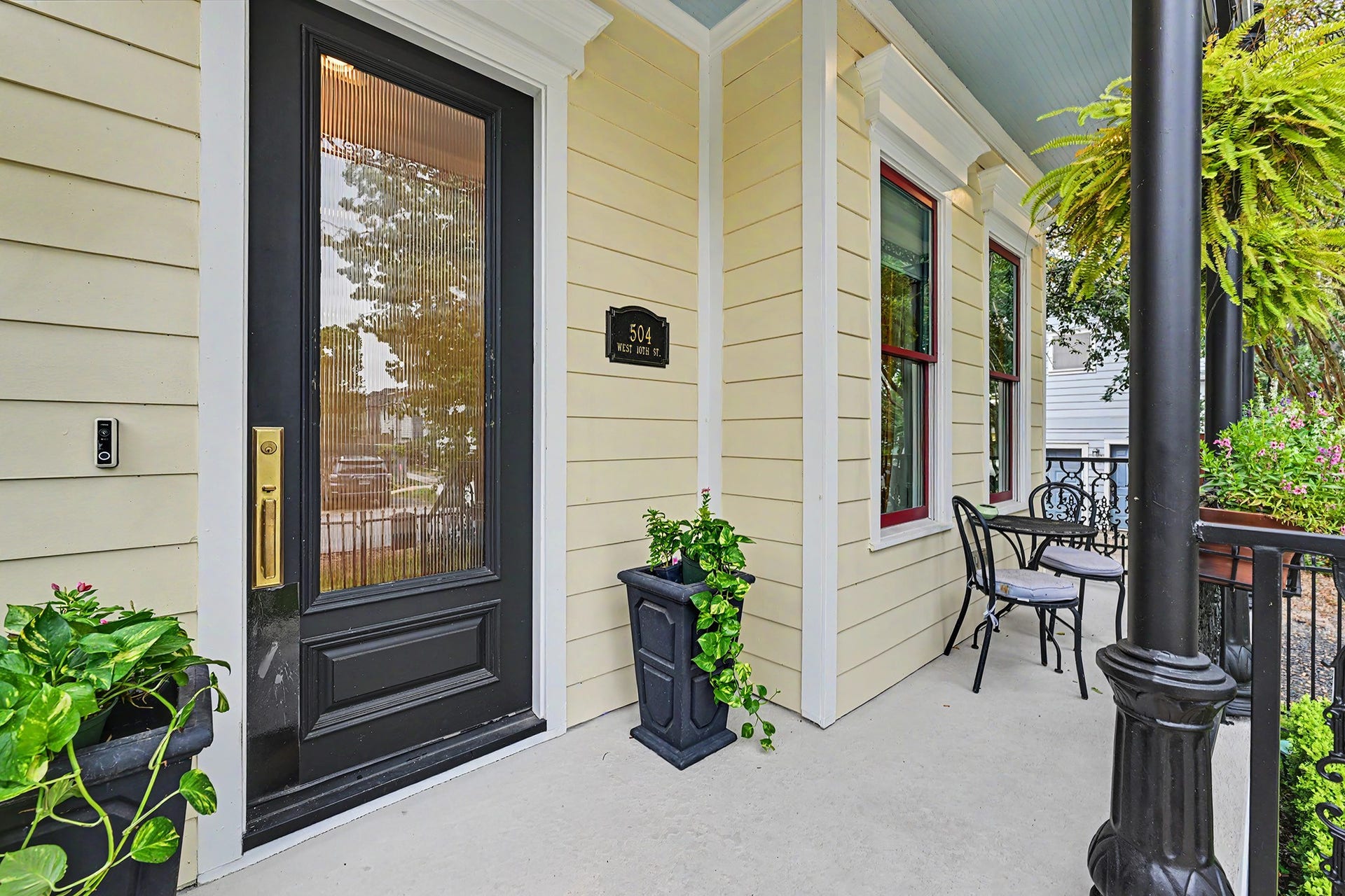 504 W 10th Street, Houston, TX 77008 Inviting front porch emphasizes the New Orleans inspired build of this home. Relax and enjoy conversation with neighbors passing by. Recently painted exterior/per seller.