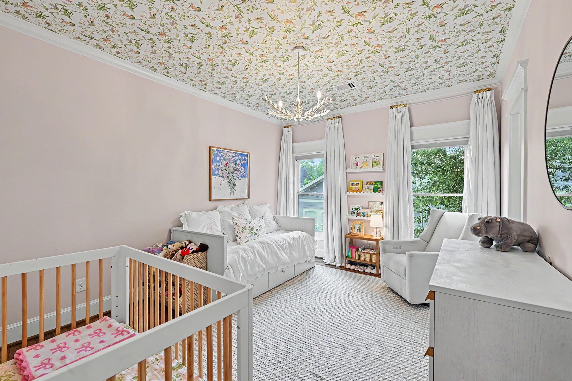 504 W 10th Street, Houston, TX 77008 3rd bedroom has a tree-house feel with both bedrooms open and airy.