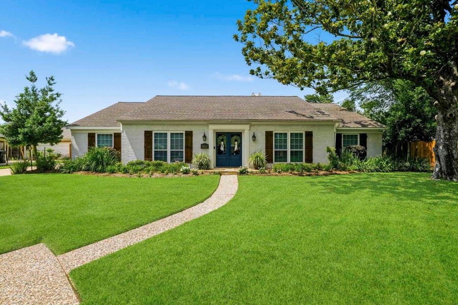 Property photo for 10002 Springwood Forest Drive, Houston, TX