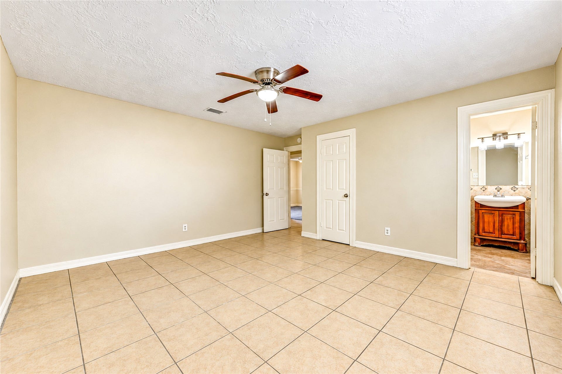 7406 Riptide Drive, Houston, TX 77072 7406 Riptide Drive, Houston, TX 77072