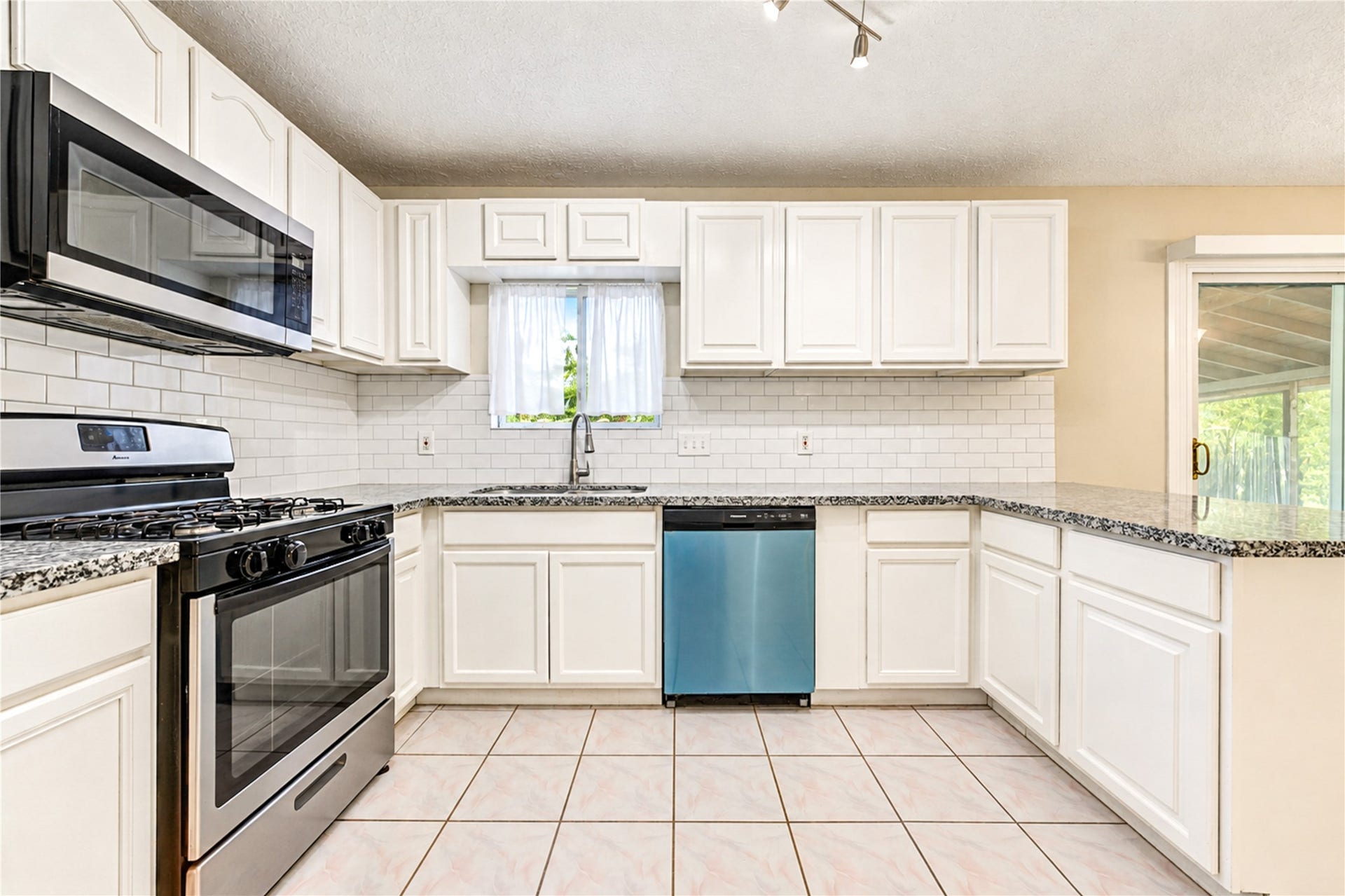 7406 Riptide Drive, Houston, TX 77072 7406 Riptide Drive, Houston, TX 77072