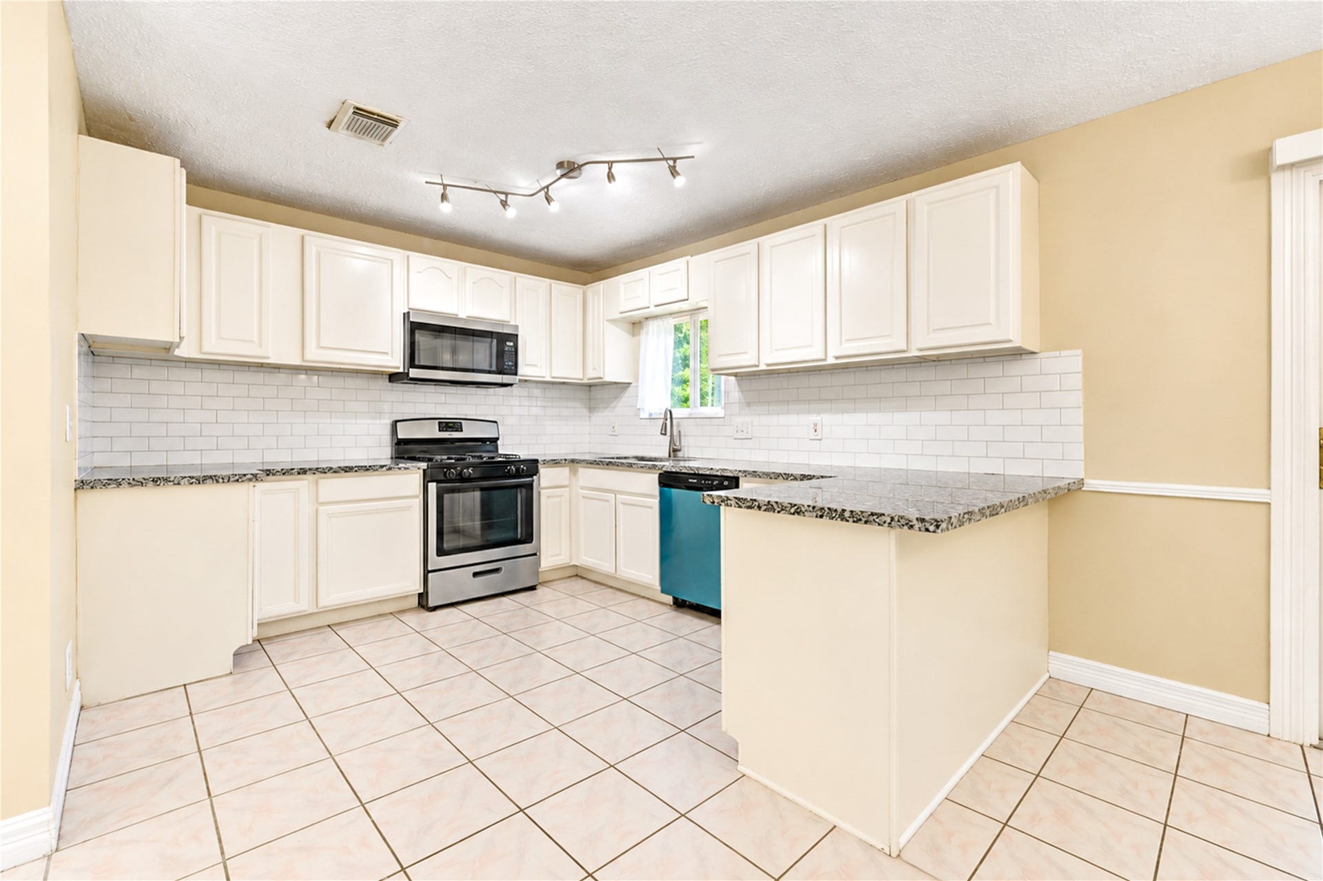 7406 Riptide Drive, Houston, TX 77072 7406 Riptide Drive, Houston, TX 77072