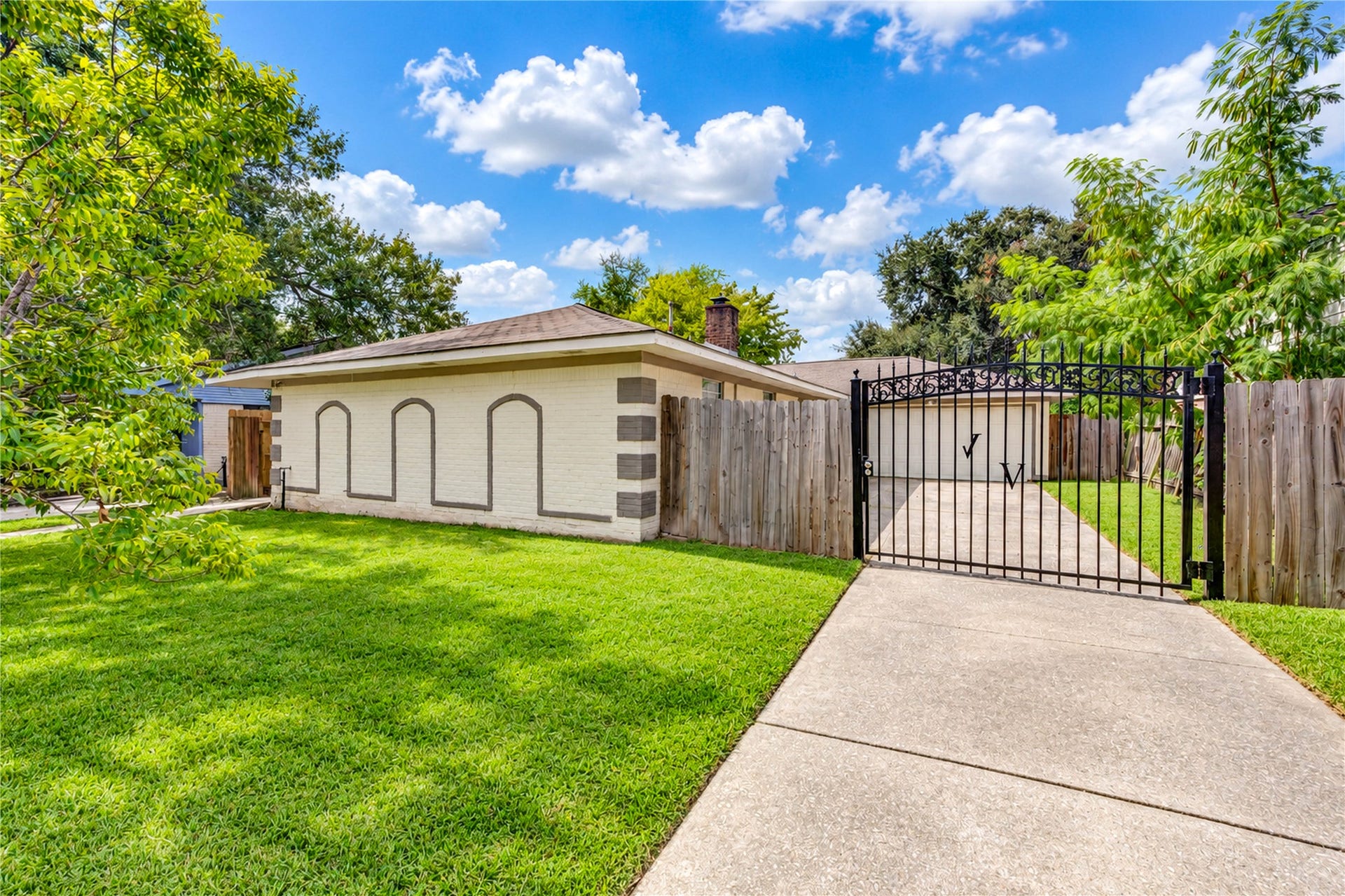 7406 Riptide Drive, Houston, TX 77072 7406 Riptide Drive, Houston, TX 77072