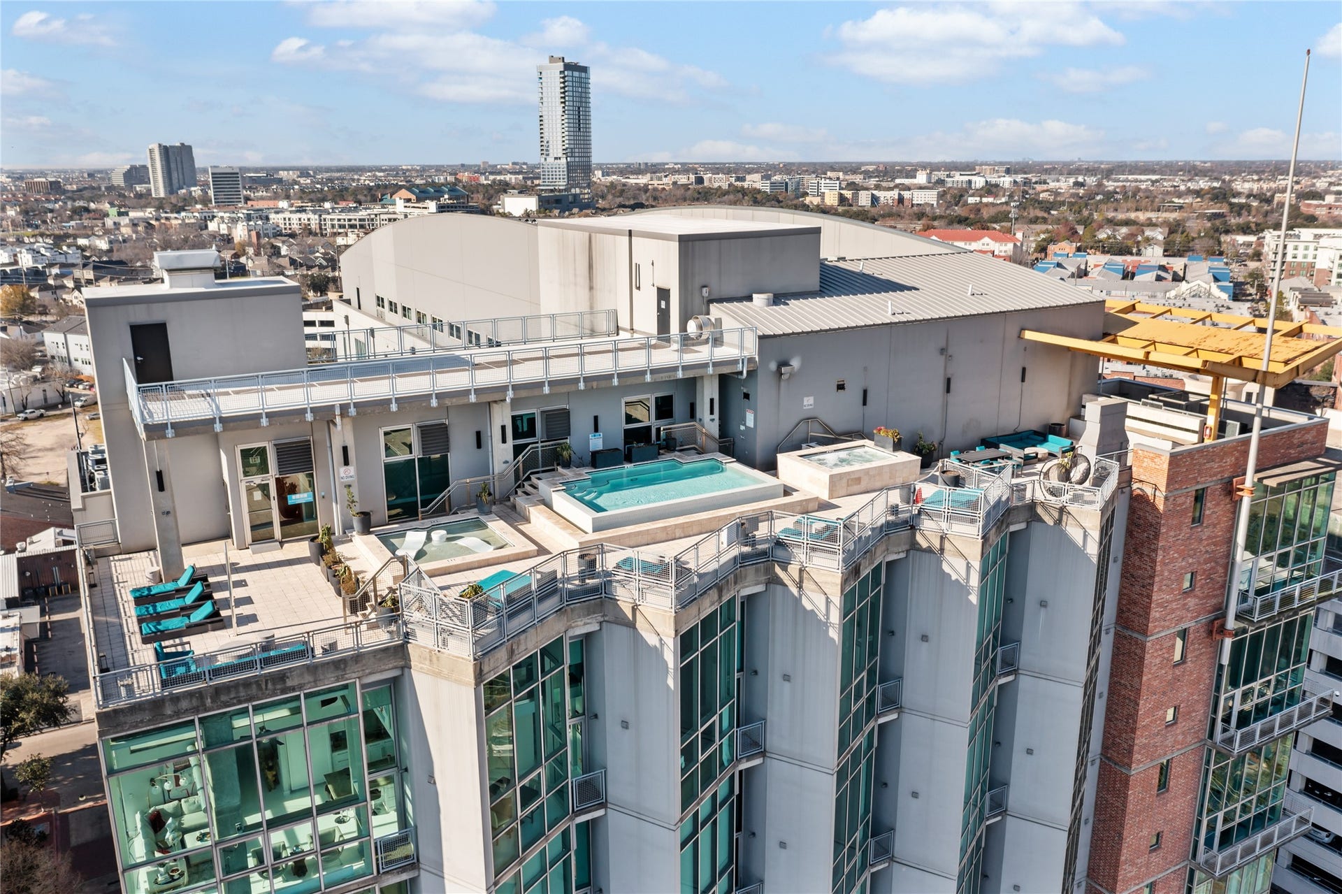 Rise Lofts welcomes its residents amenities with a distinctive entrance on the top floor, as you enjoy rooftop infinity pool, heated jacuzzi, outdoor grill and seating areas with the city skylines at your leisure.