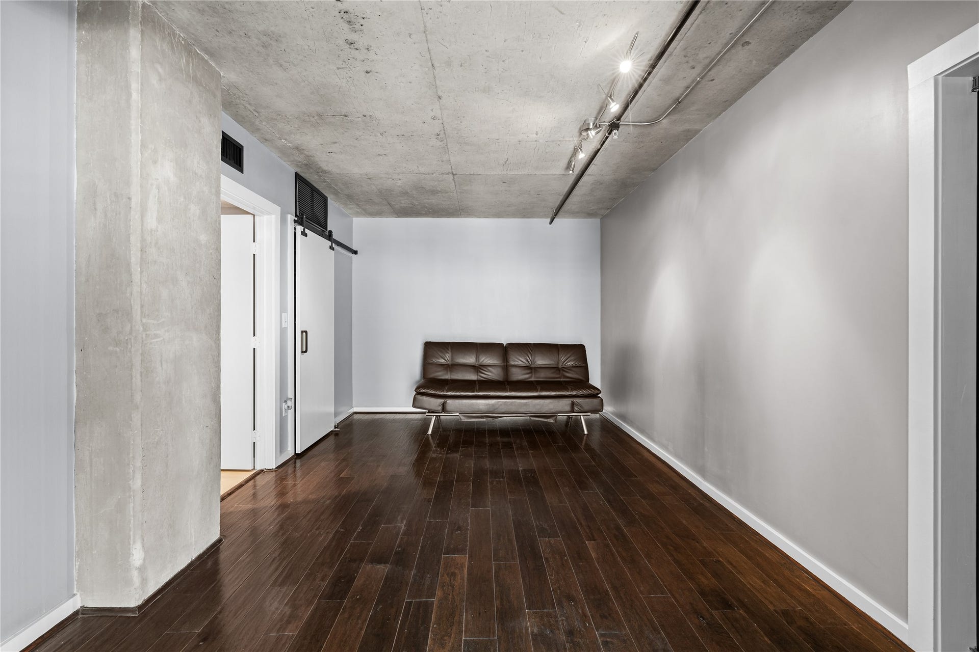 This secondary bedroom can be used for lounging or sleep.